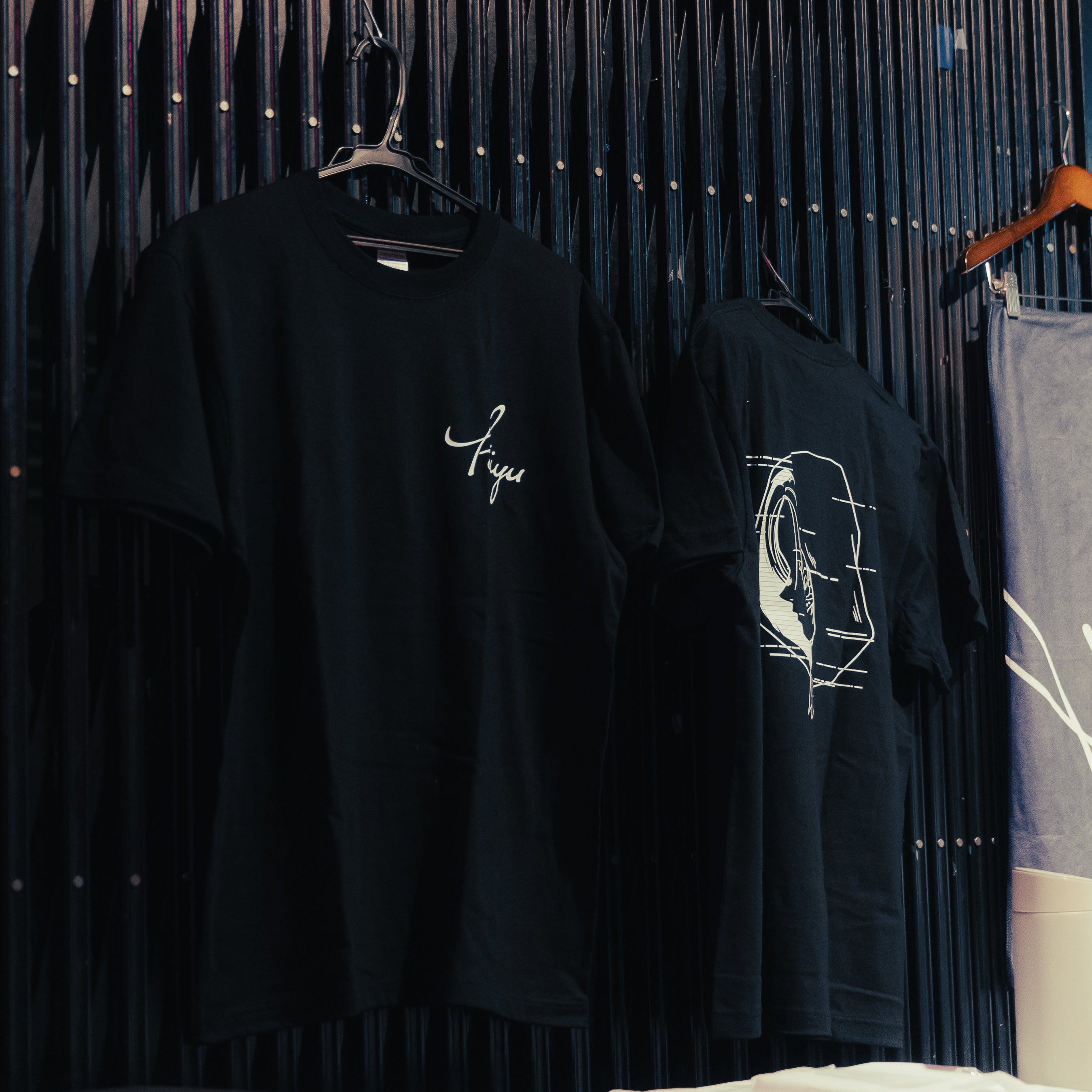 kiyu 白LOGO 黑Tshirts